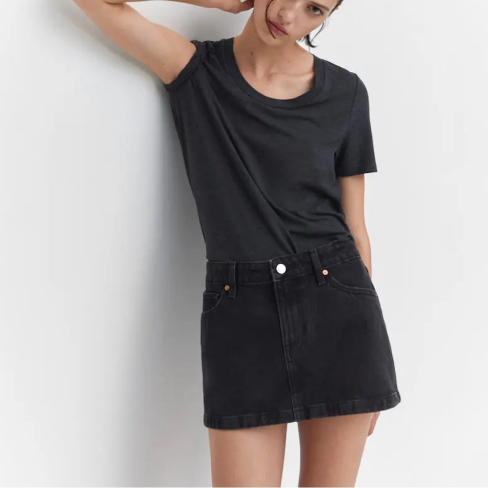 Women’s Mango Low Rise Denim Mini Skirt in Size M